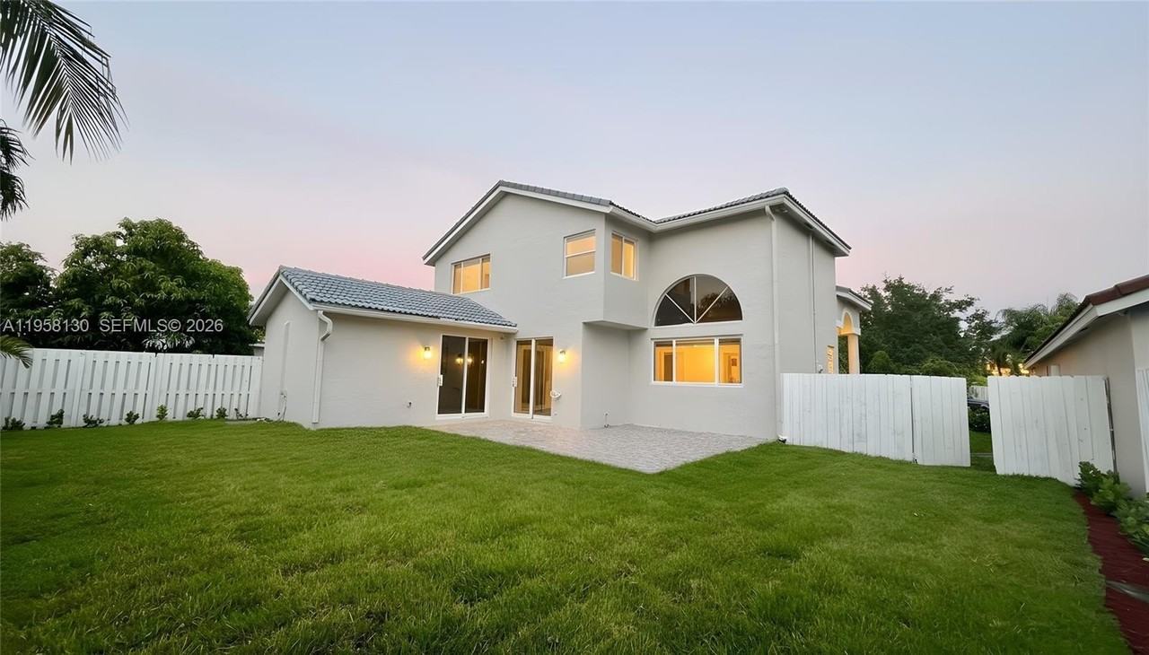 212 Sw 179th Ave - Photo 2 of 12