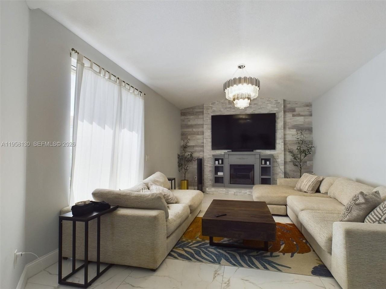 212 Sw 179th Ave - Photo 4 of 12