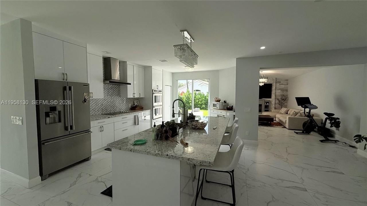 212 Sw 179th Ave - Photo 7 of 12