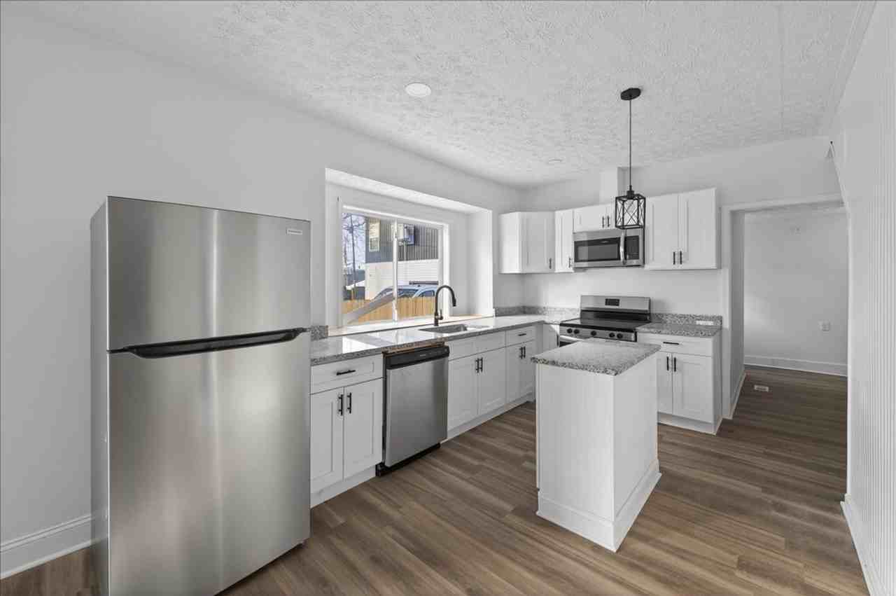 218 S Walcott St - Photo 4 of 14