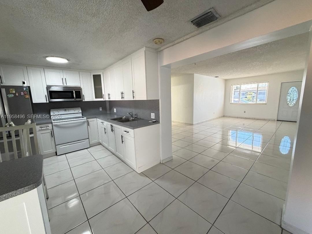 7865 Sw 33rd Ter - Photo 3 of 13