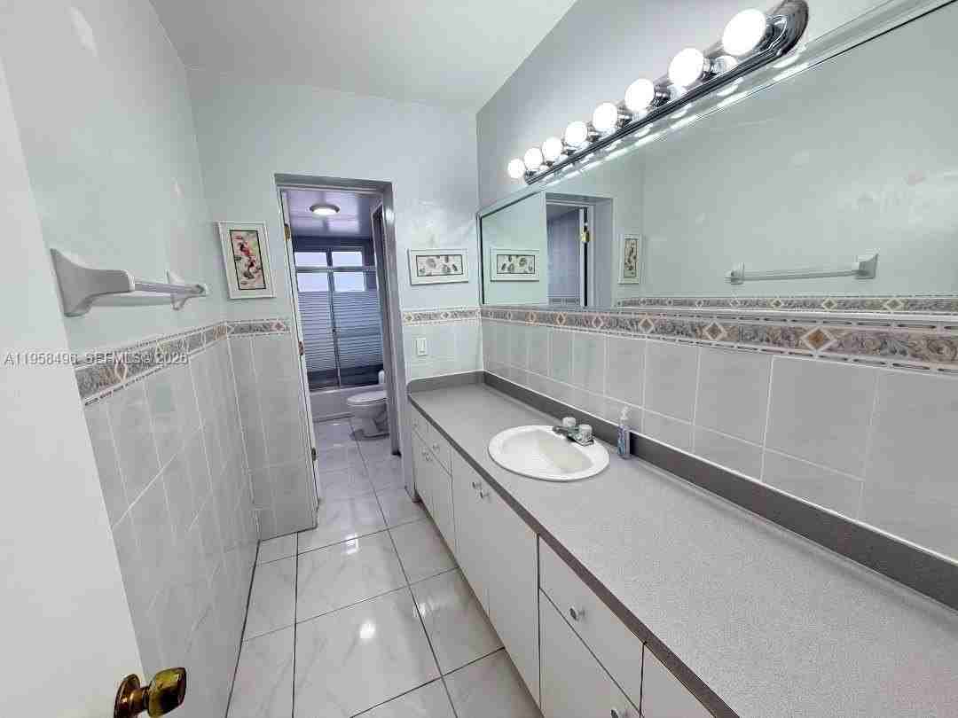 7865 Sw 33rd Ter - Photo 4 of 13