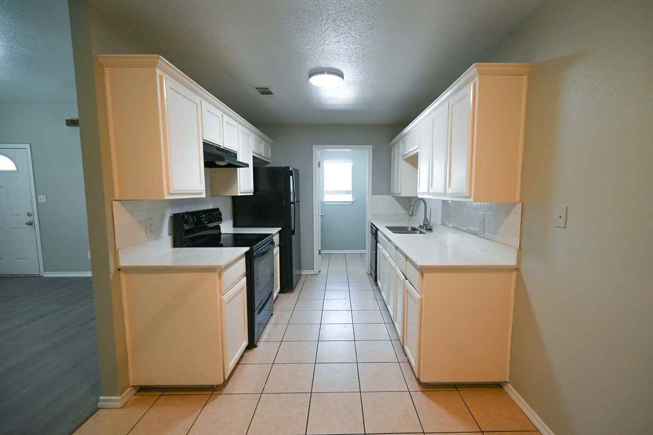 606 N Sewell Dr #A - Photo 2 of 8