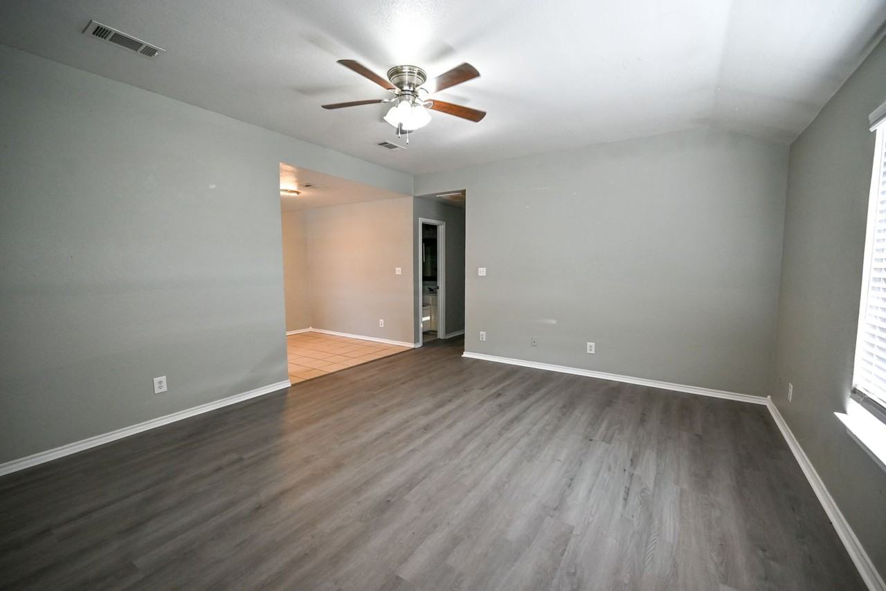 606 N Sewell Dr #A - Photo 3 of 8