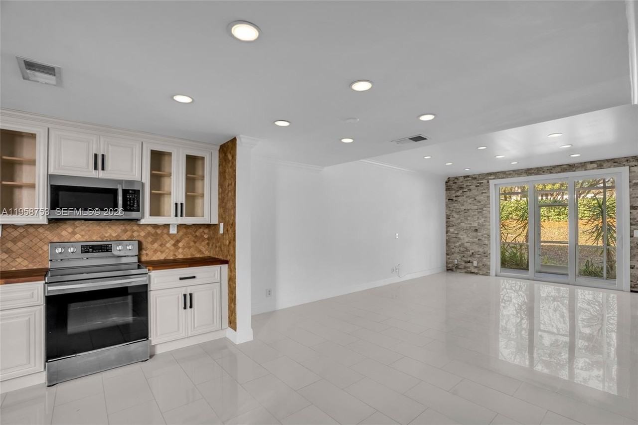 1231 Sorrento Dr #1231 - Photo 6 of 27