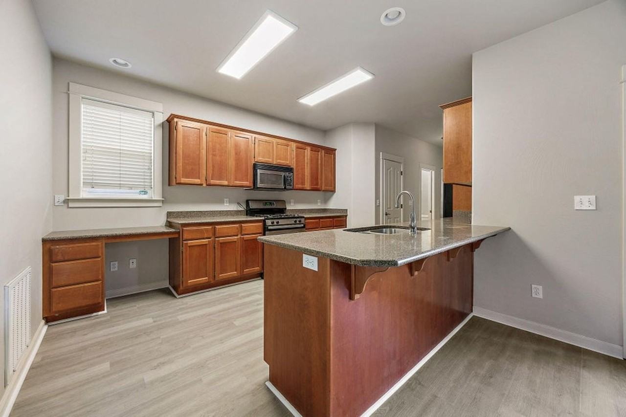 533 N Mountain Ave - Photo 6 of 27