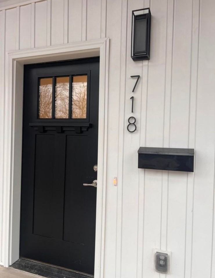 718 W Division St - Photo 2 of 28