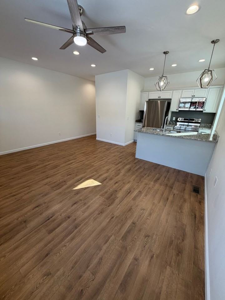 718 W Division St - Photo 6 of 28