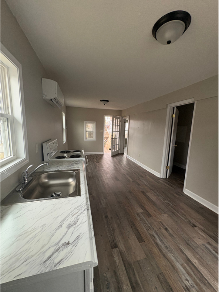 451 16th St Se - Photo 2 of 10