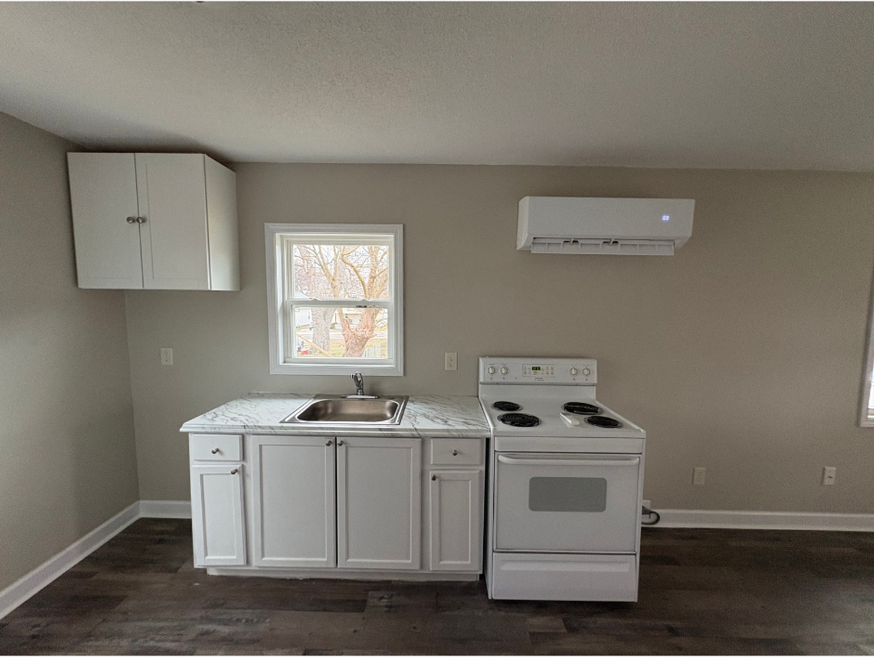 451 16th St Se - Photo 3 of 10