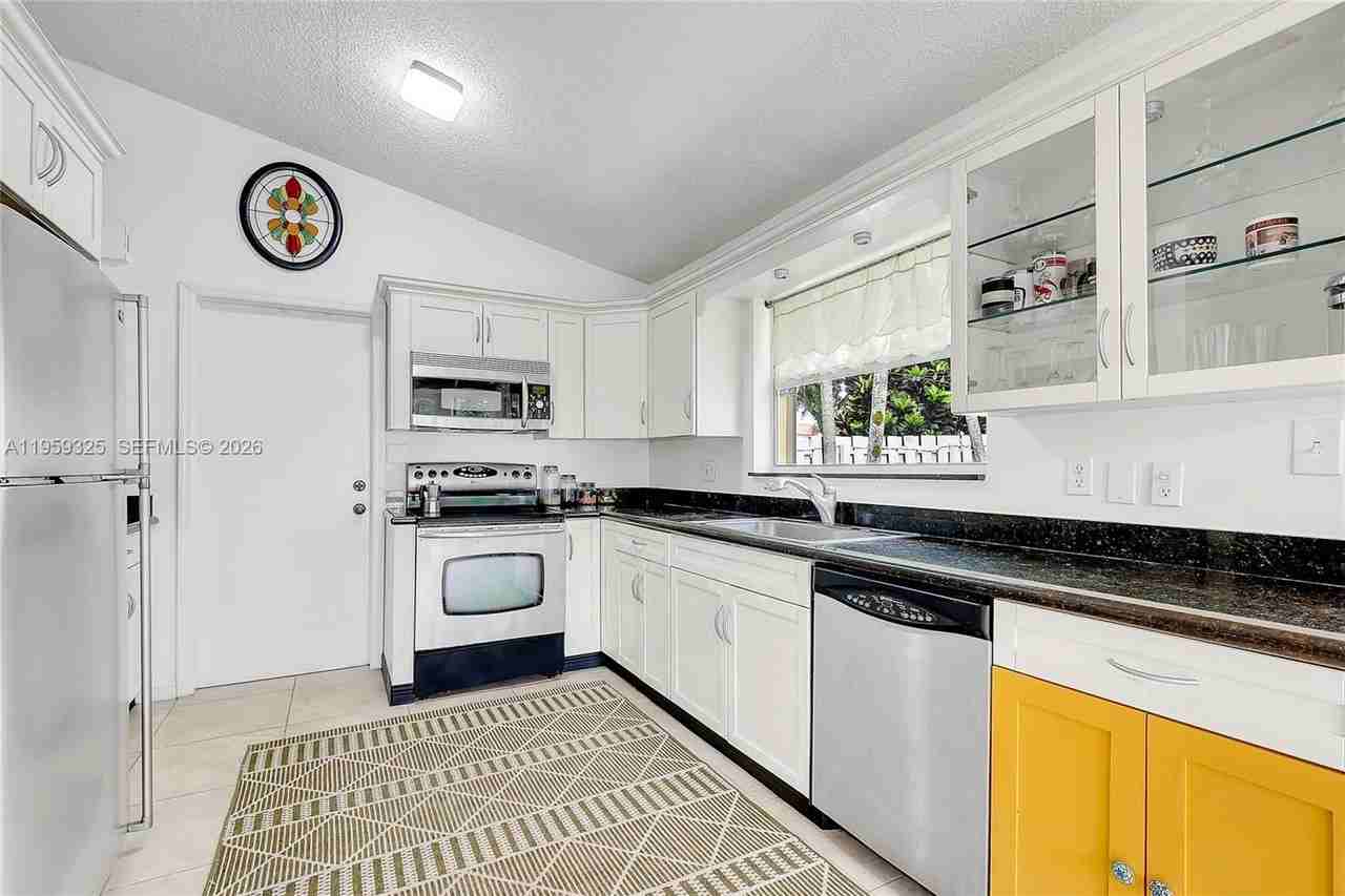 4534 Sw 147th Ct - Photo 3 of 22