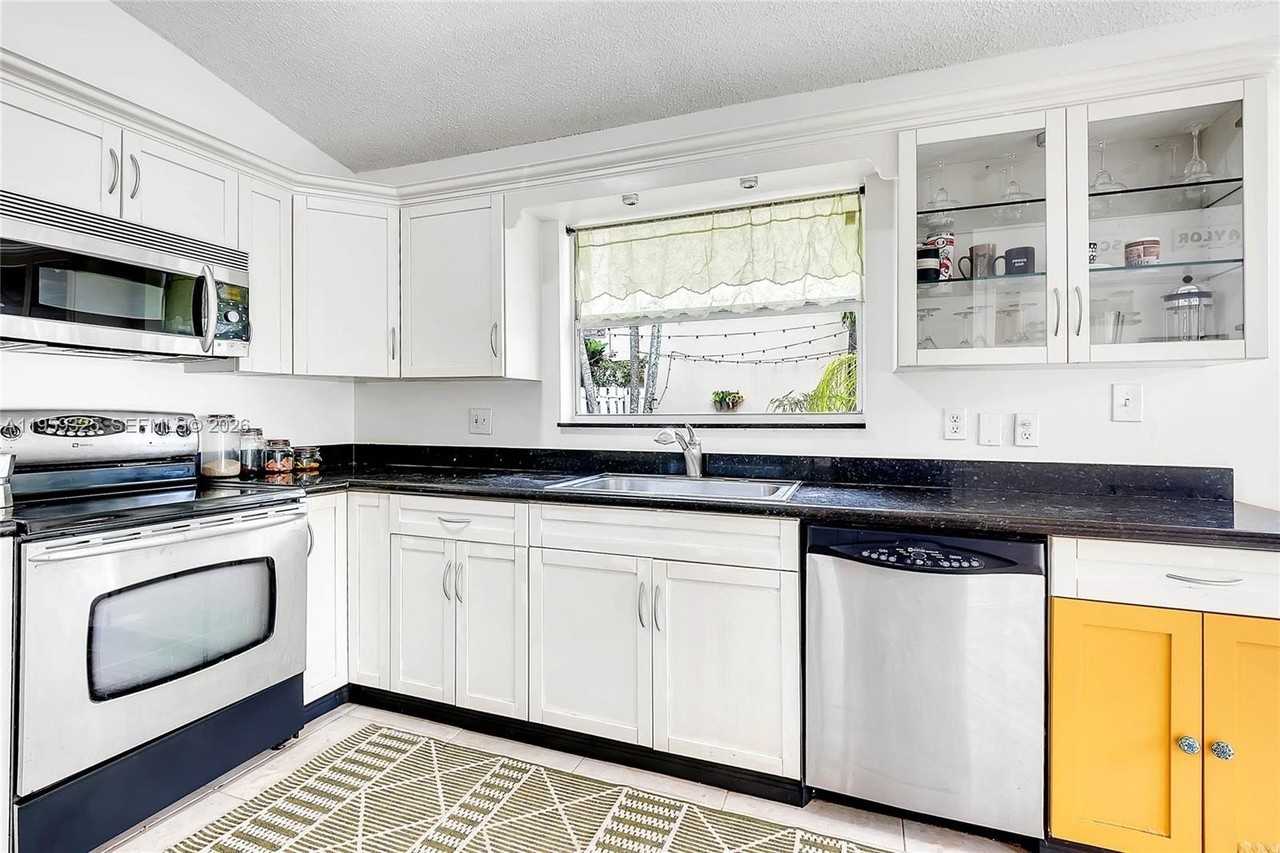 4534 Sw 147th Ct - Photo 4 of 22