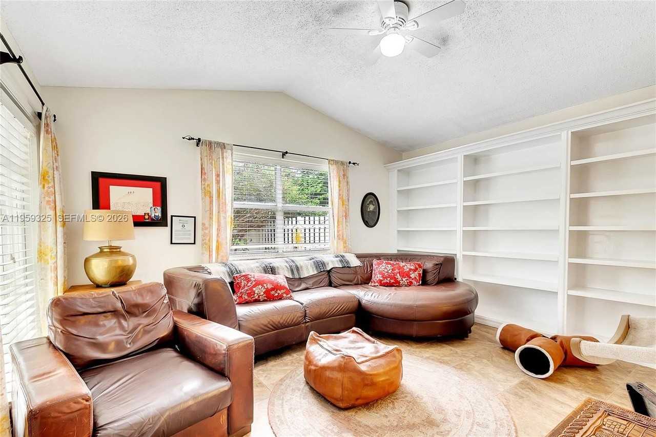 4534 Sw 147th Ct - Photo 7 of 22