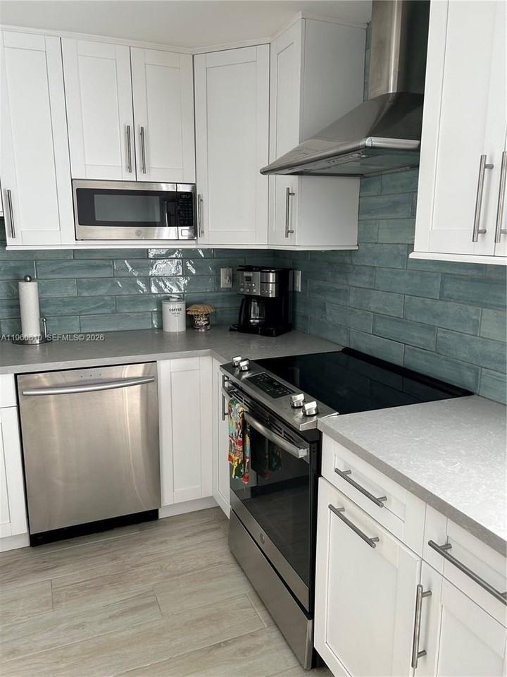 5555 Sw 67th Ave #501 - Photo 5 of 20