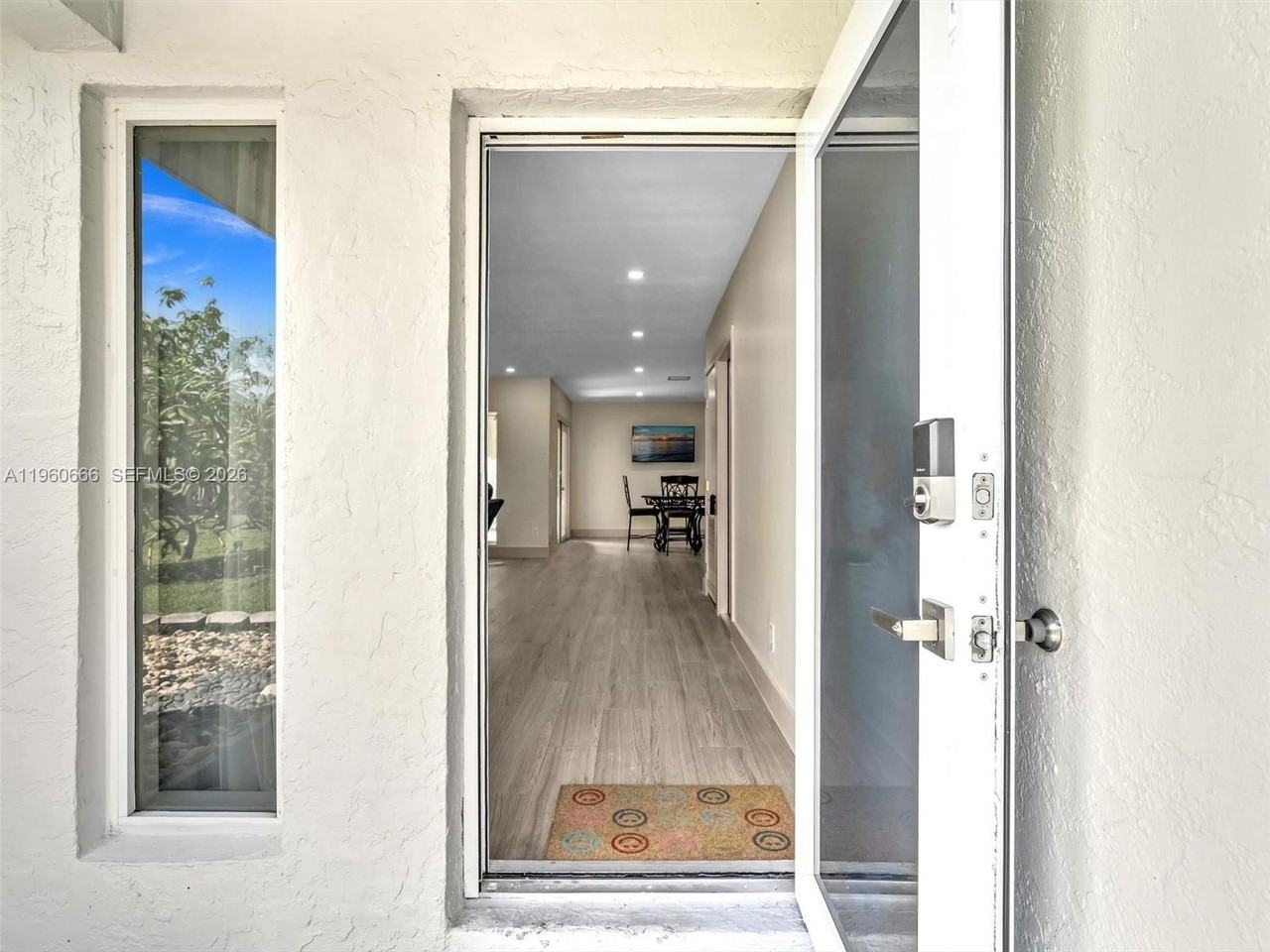 9960 Nw 23rd St - Photo 4 of 37