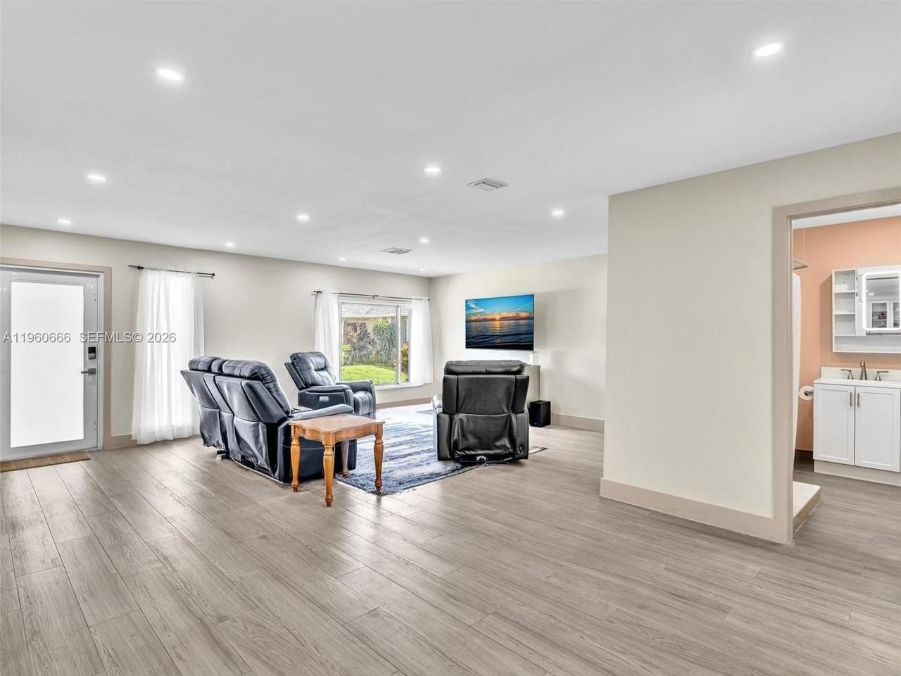 9960 Nw 23rd St - Photo 6 of 37