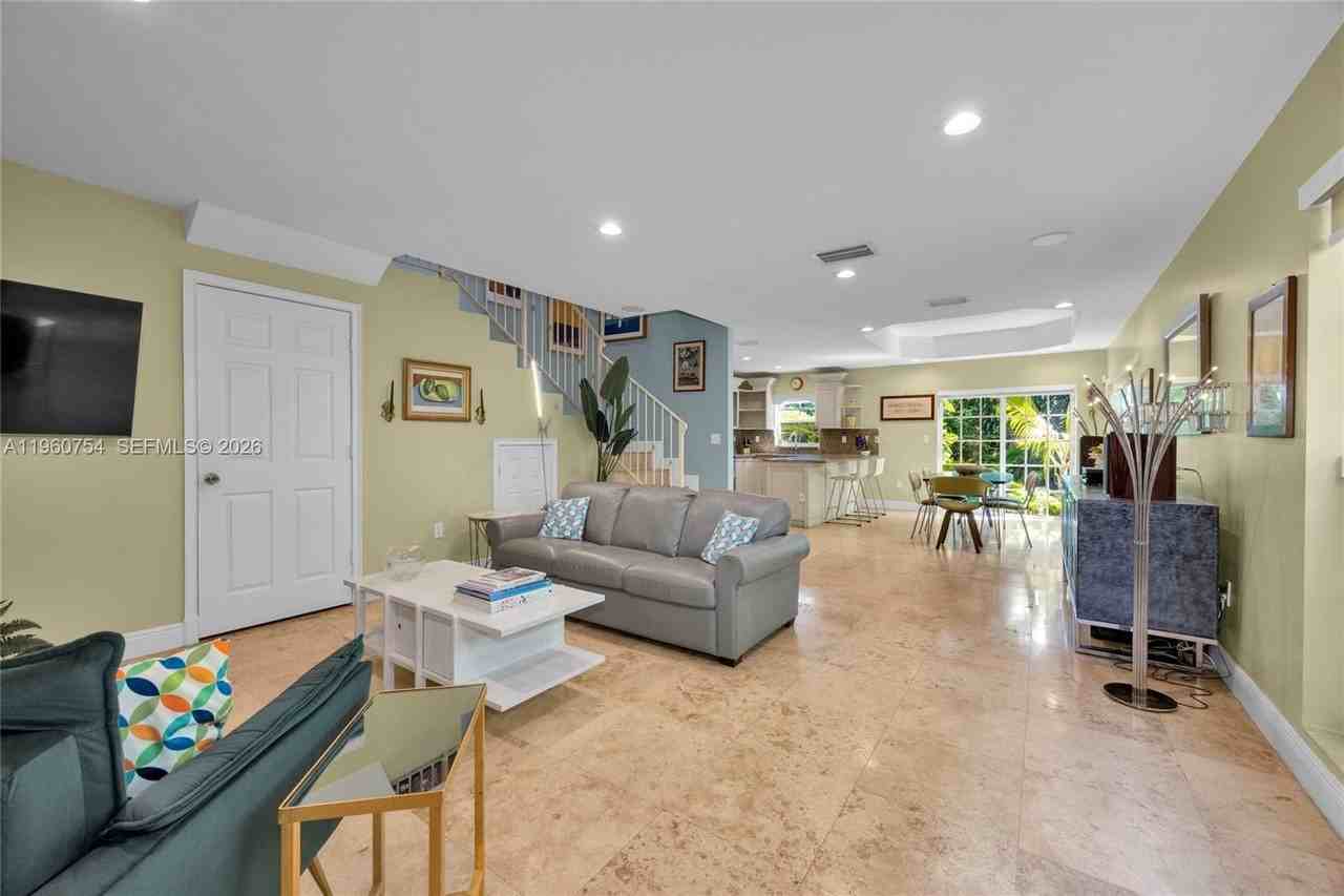 3233 Gifford Ln #3233 - Photo 2 of 18