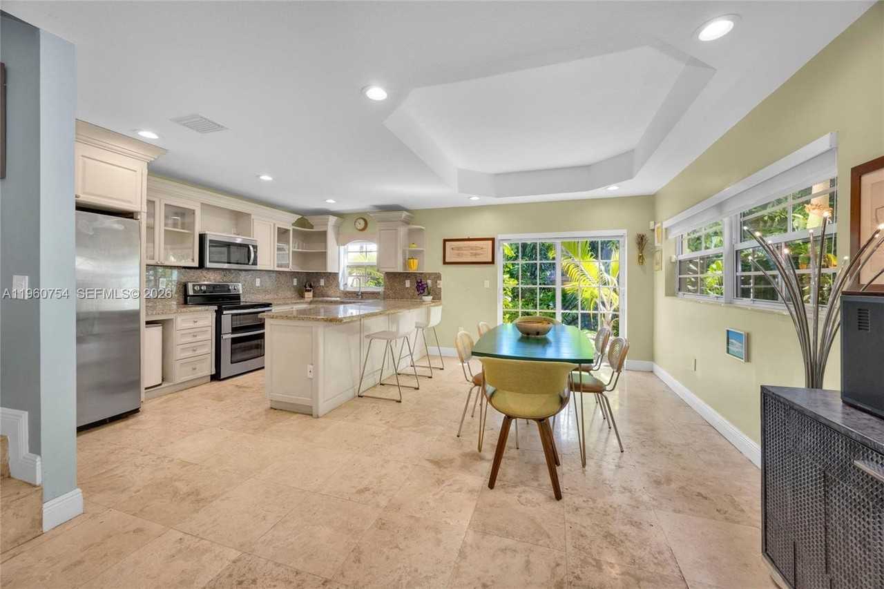 3233 Gifford Ln #3233 - Photo 3 of 18