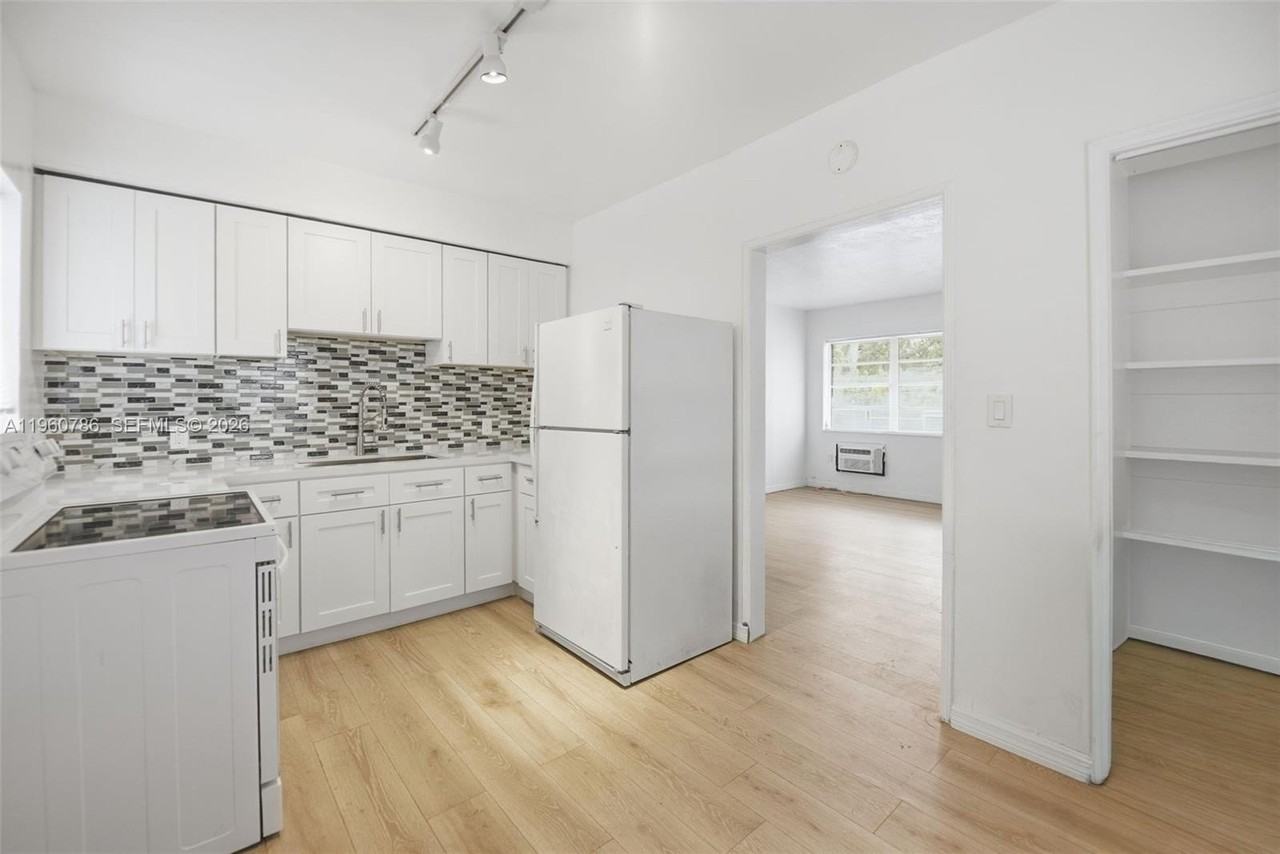 3265 Franklin Ave - Photo 2 of 13