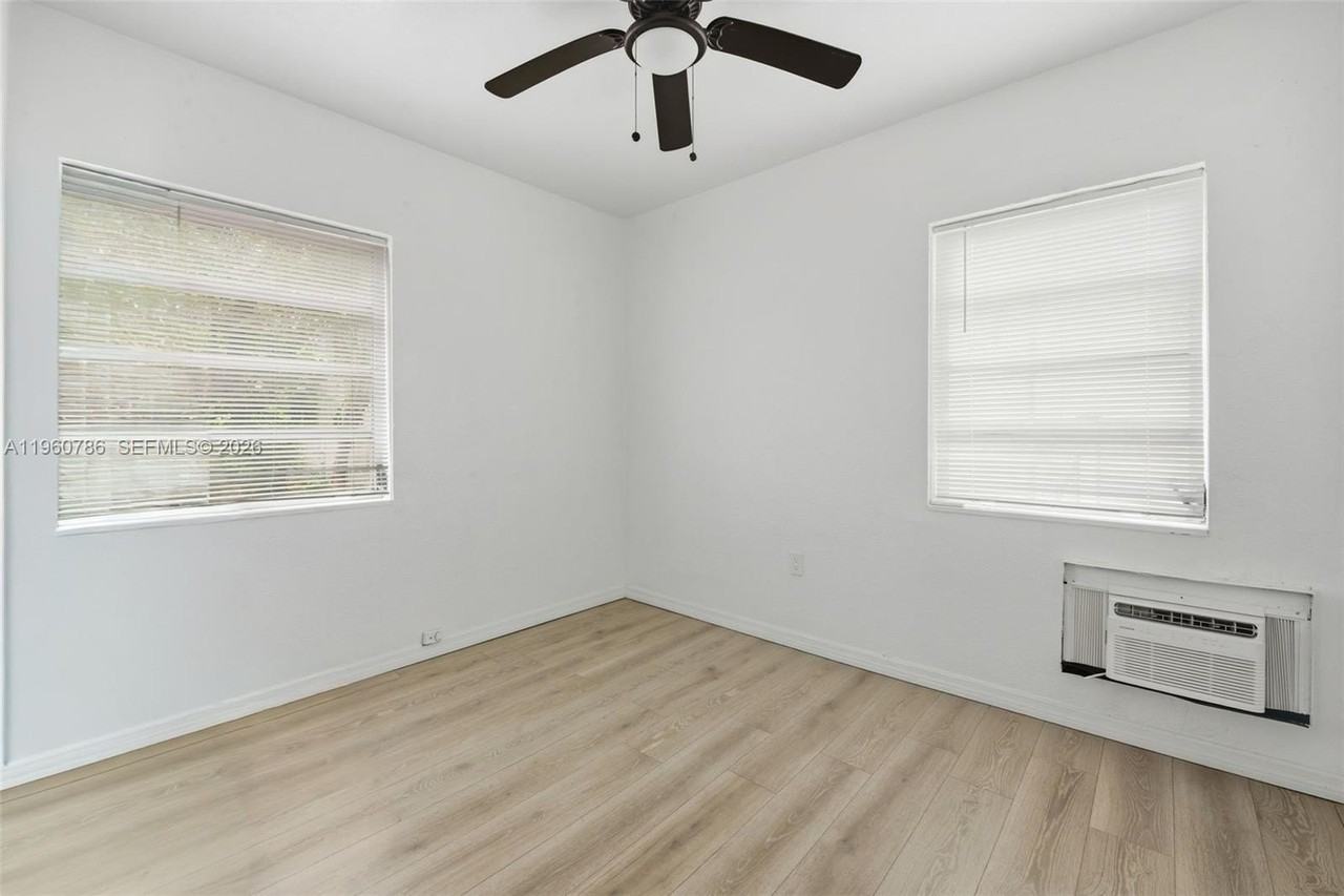 3265 Franklin Ave - Photo 6 of 13