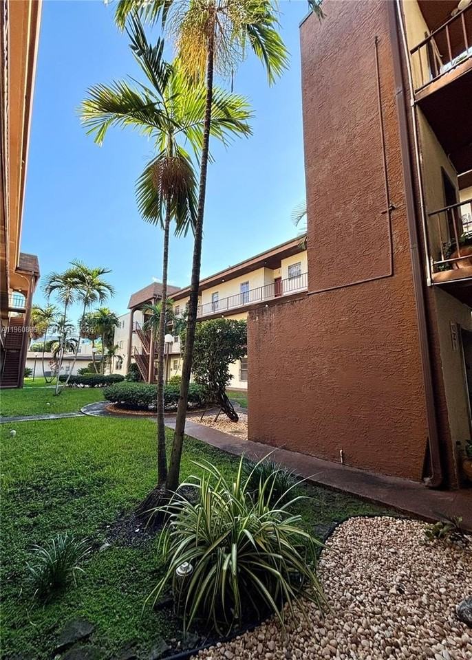 10850 W Flagler St #D212 - Photo 5 of 6