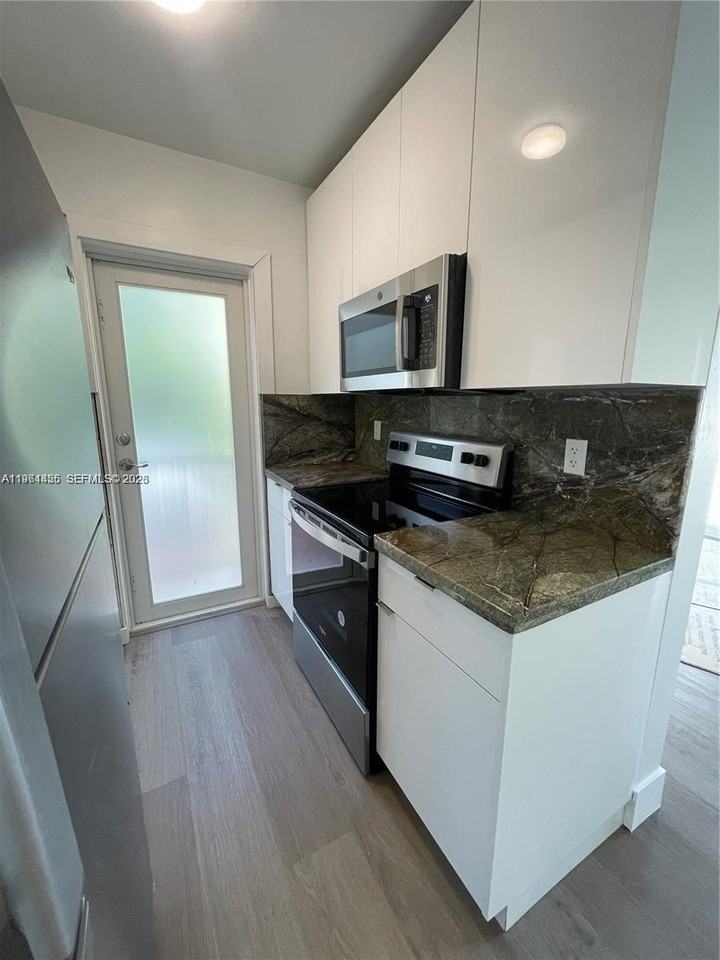 2854 Sw 37th Ave #2854 - Photo 5 of 7