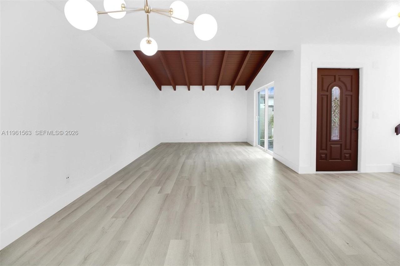 10921 Sw 70th Ter #10921 - Photo 3 of 20
