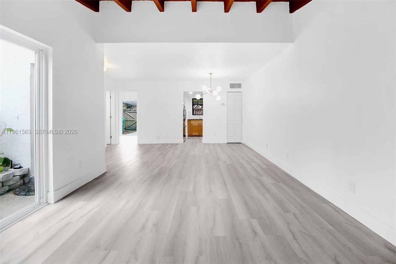 10921 Sw 70th Ter #10921 - Photo 4 of 20