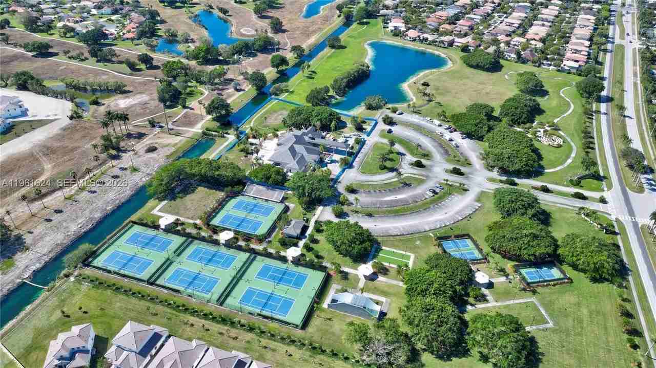 2728 Se 24th Ct #0 - Photo 2 of 18