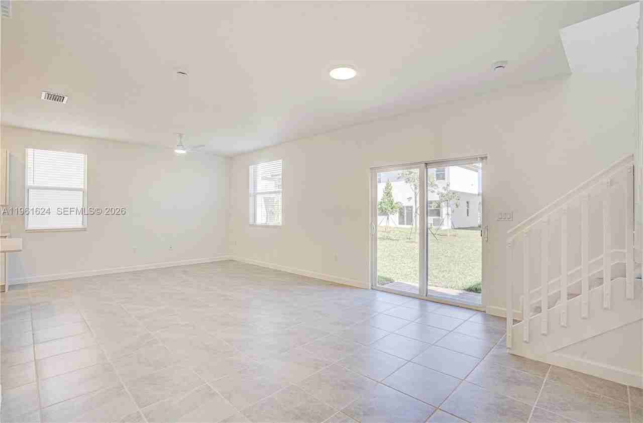 2728 Se 24th Ct #0 - Photo 5 of 18