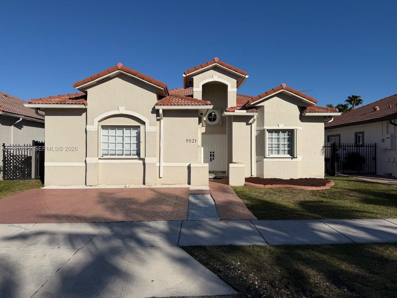 5521 Sw 158th Ct - Photo 2 of 23