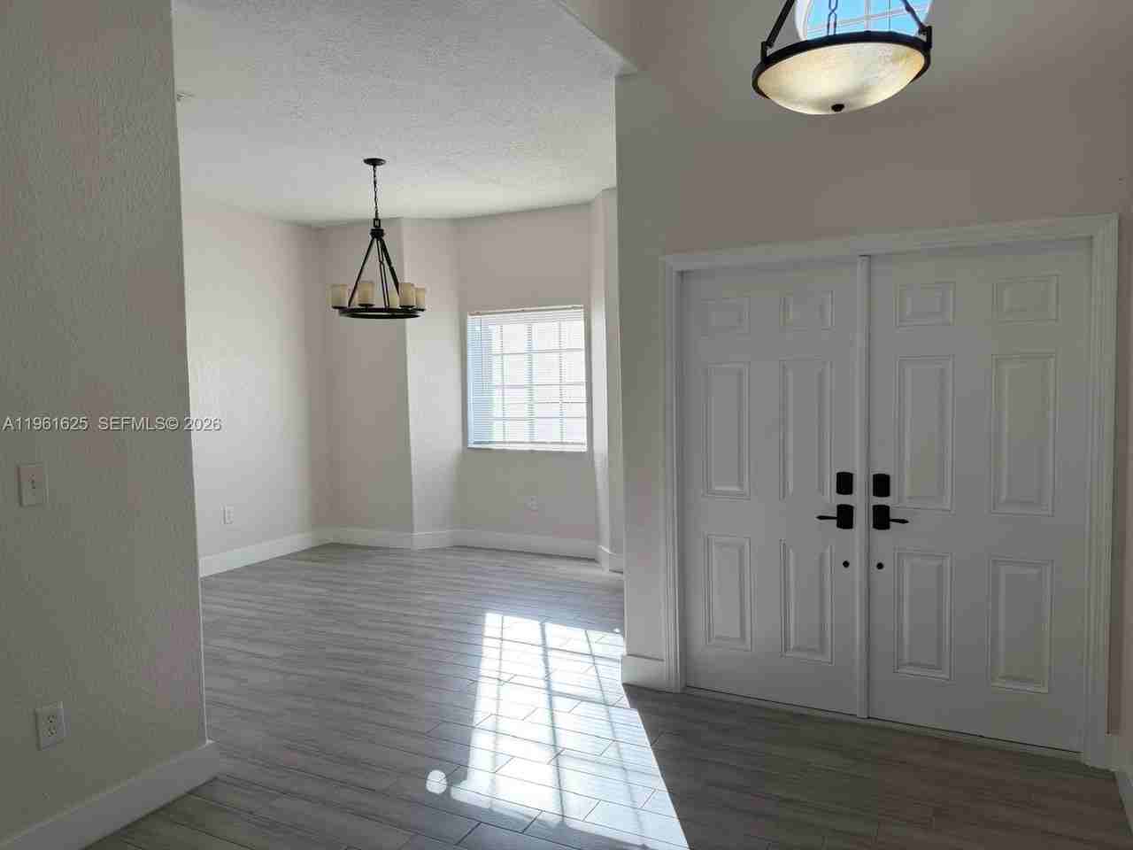 5521 Sw 158th Ct - Photo 4 of 23