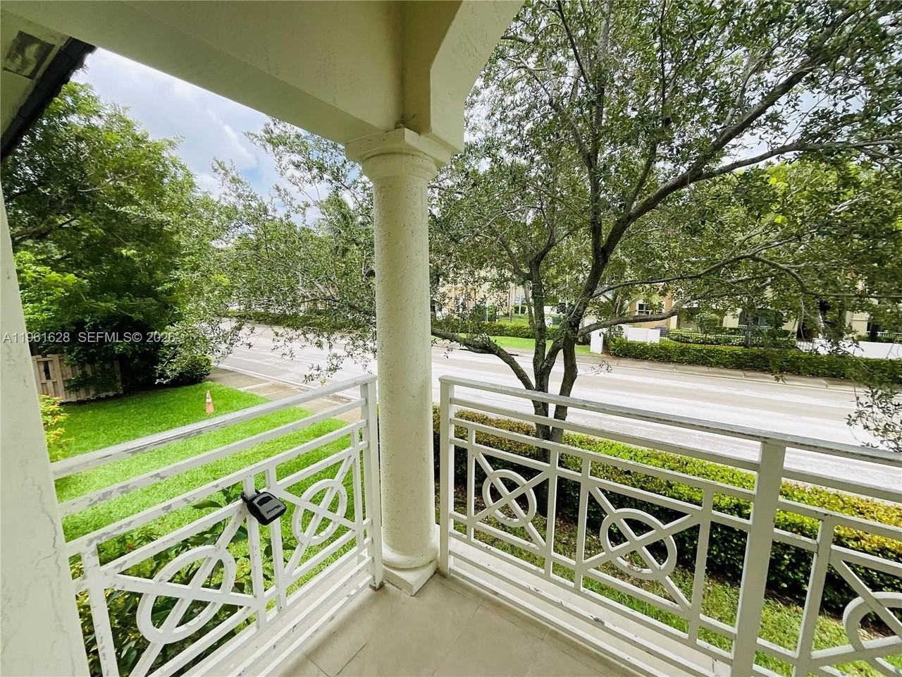 10901 Nw 88th Ter #806 - Photo 6 of 30