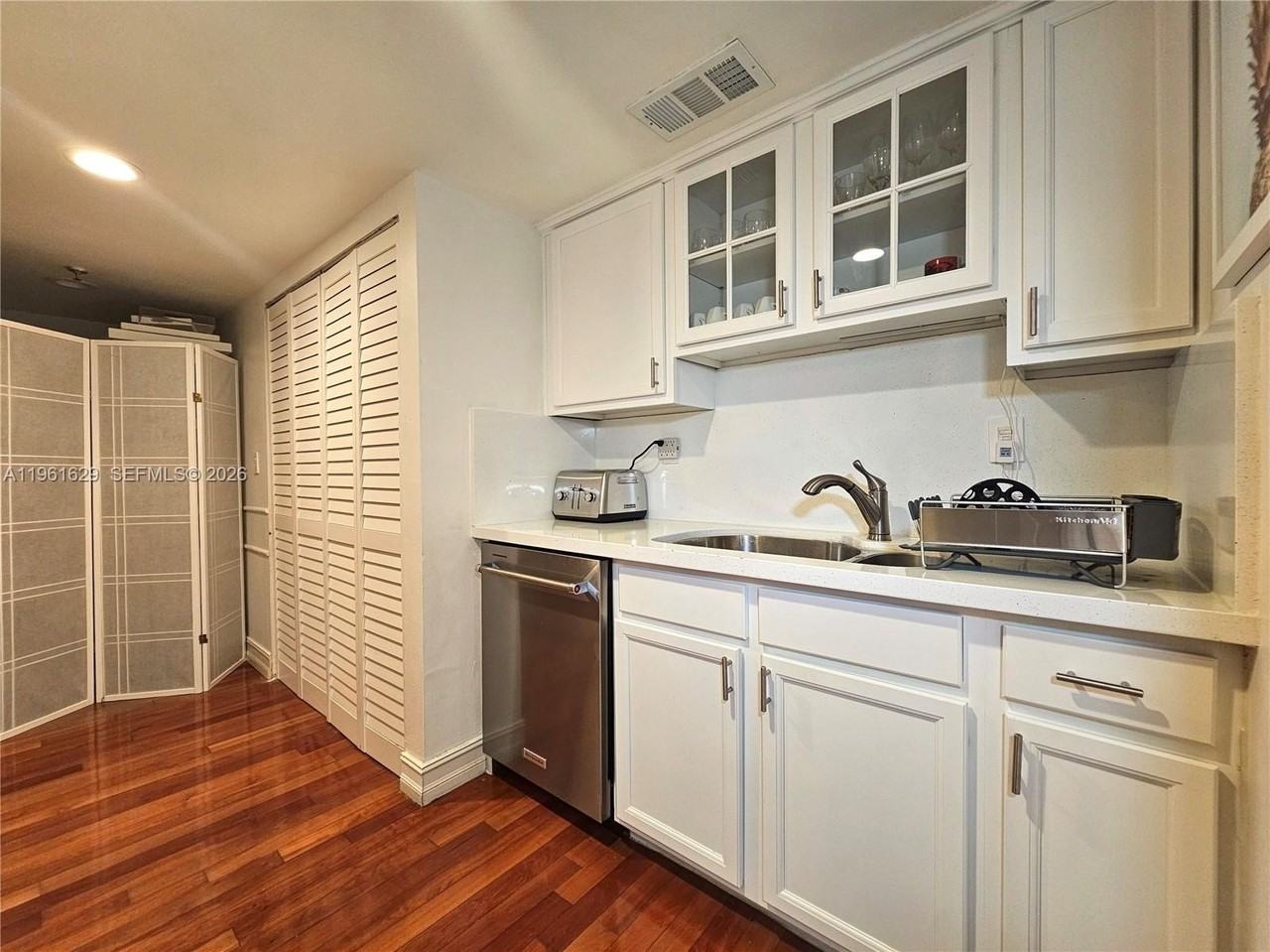 3200 Collins Ave #9-6 - Photo 3 of 18