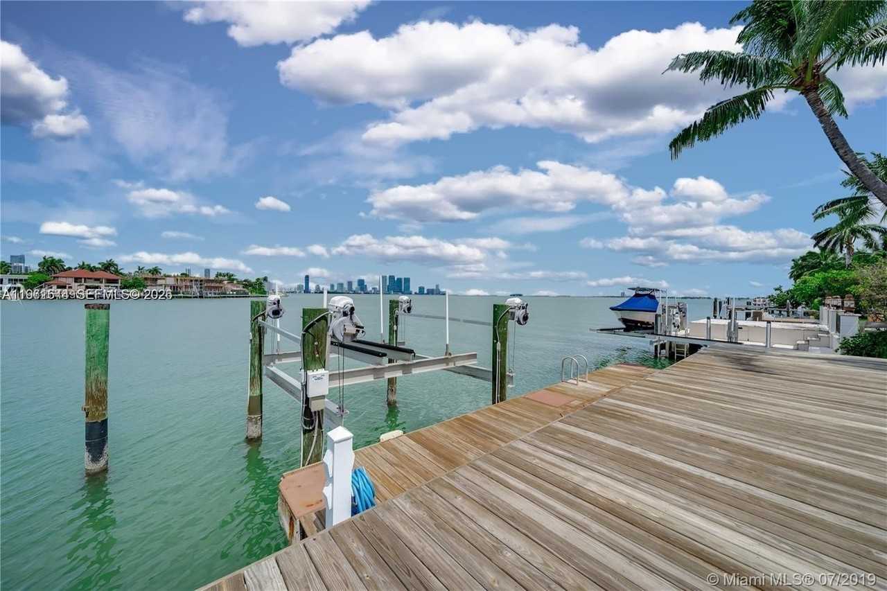 620 W Dilido Dr - Photo 3 of 15