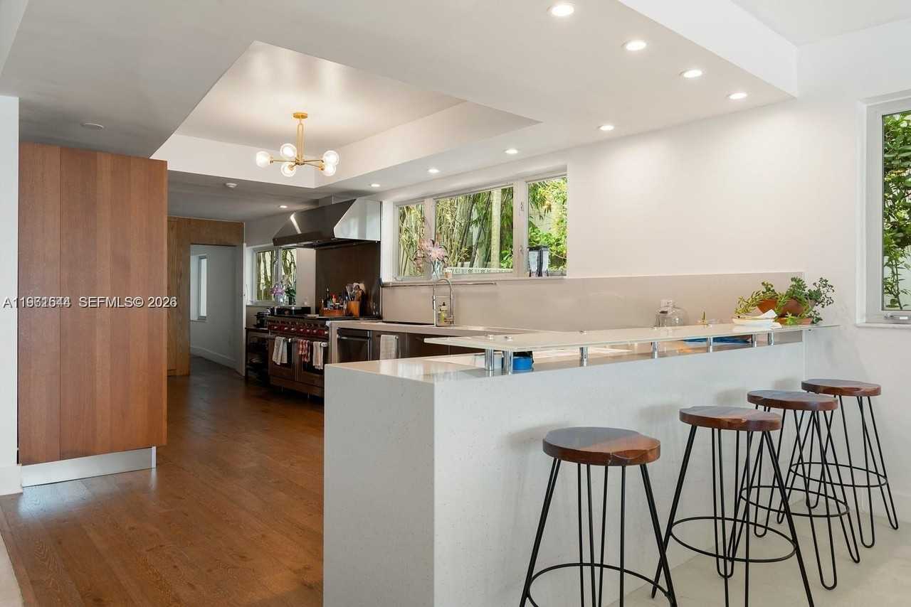 620 W Dilido Dr - Photo 6 of 15