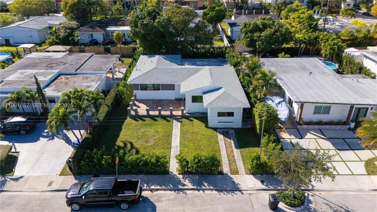 7548 Adventure Ave - Photo 2 of 37