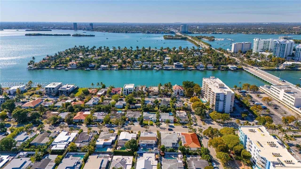 7548 Adventure Ave - Photo 4 of 37