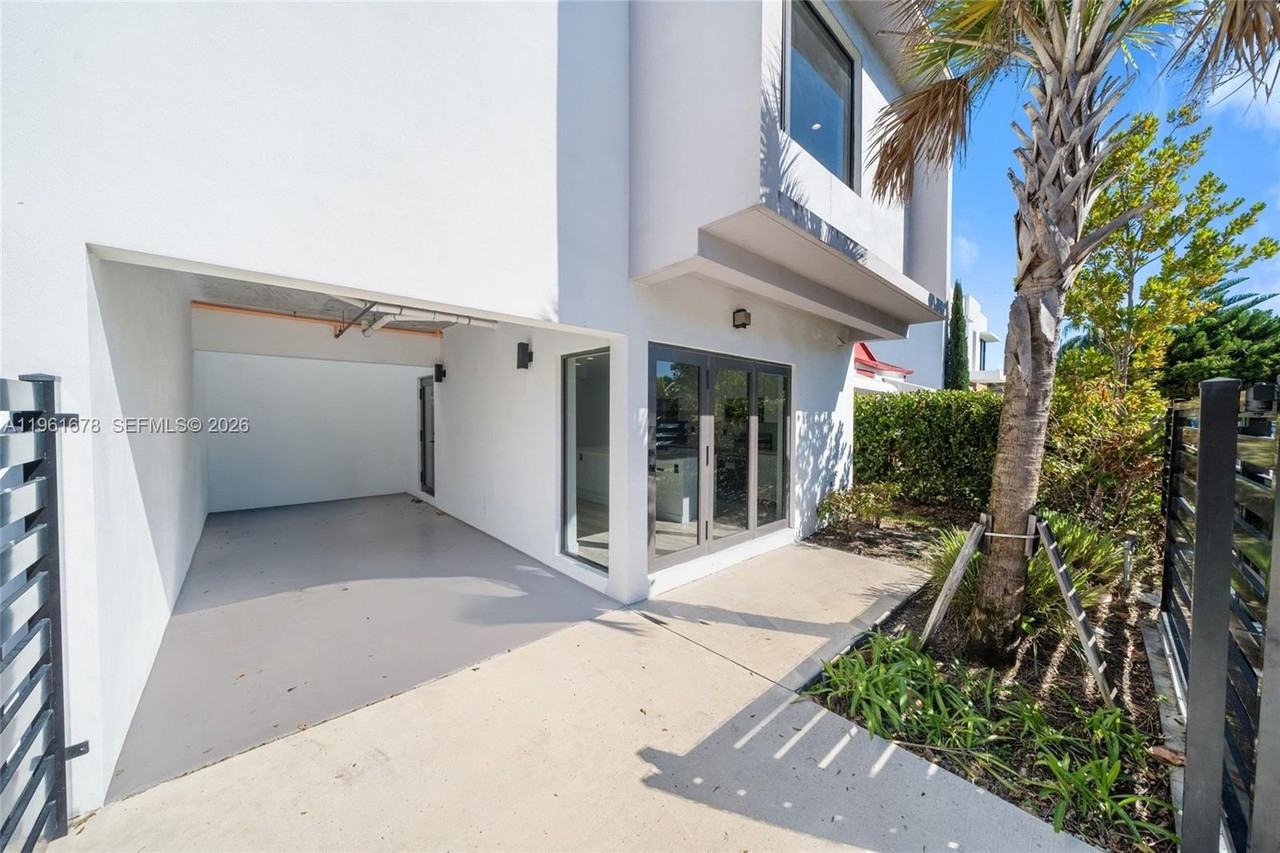 11 Ne 51st St #3 - Photo 2 of 24