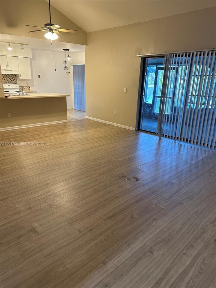 1525 Sandpiper Blvd - Photo 2 of 13