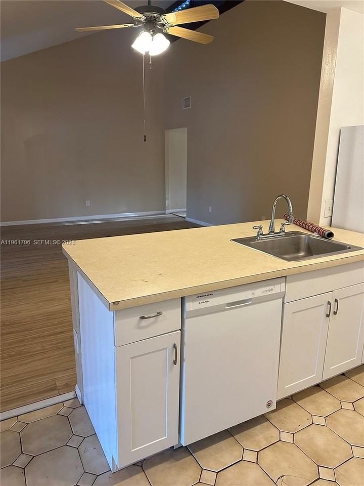 1525 Sandpiper Blvd - Photo 4 of 13