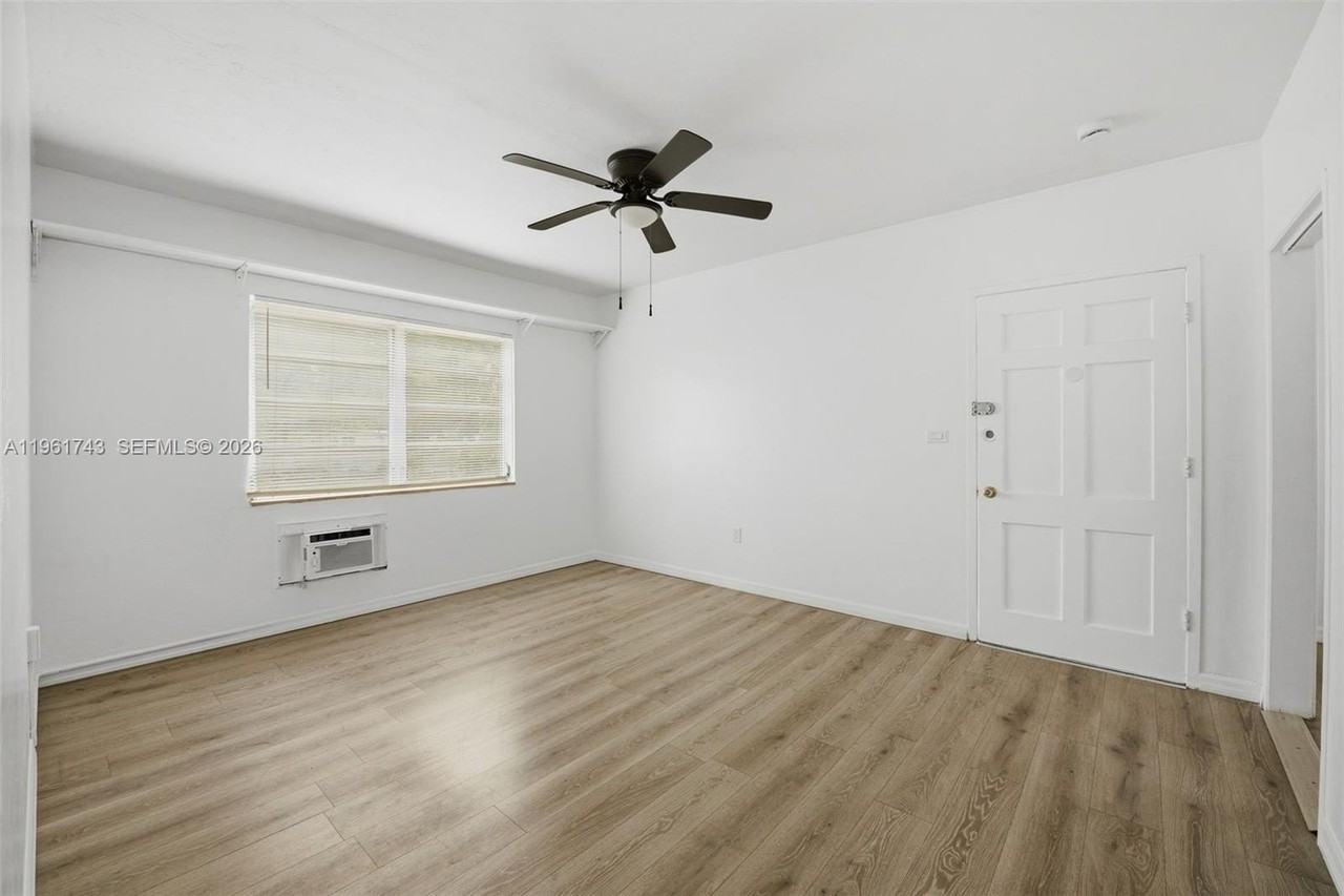 3267 Franklin Ave - Photo 4 of 13