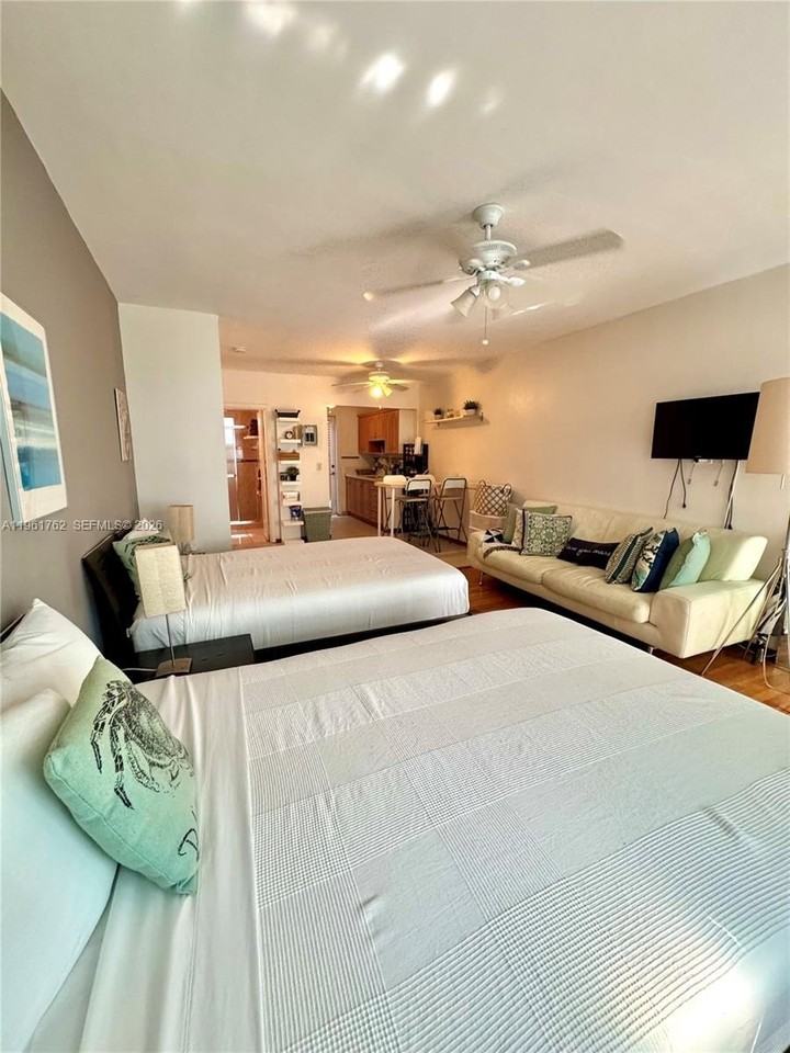 401 Collins Ave #10 - Photo 2 of 9