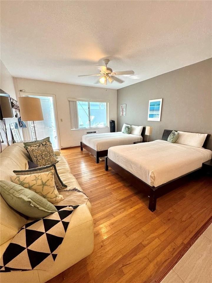 401 Collins Ave #10 - Photo 3 of 9