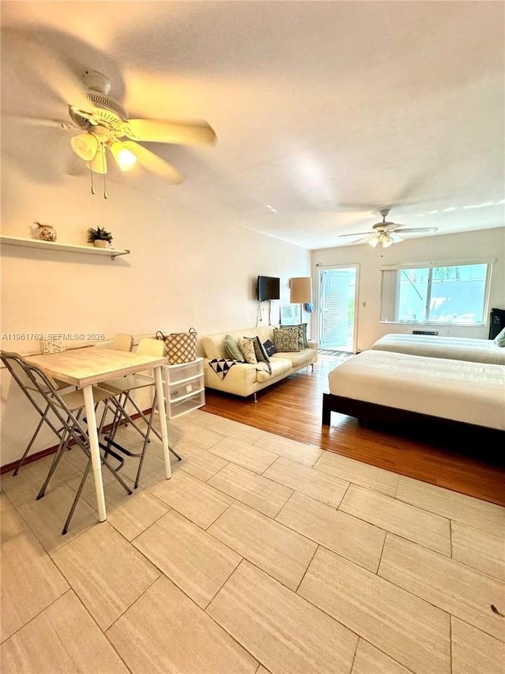 401 Collins Ave #10 - Photo 4 of 9