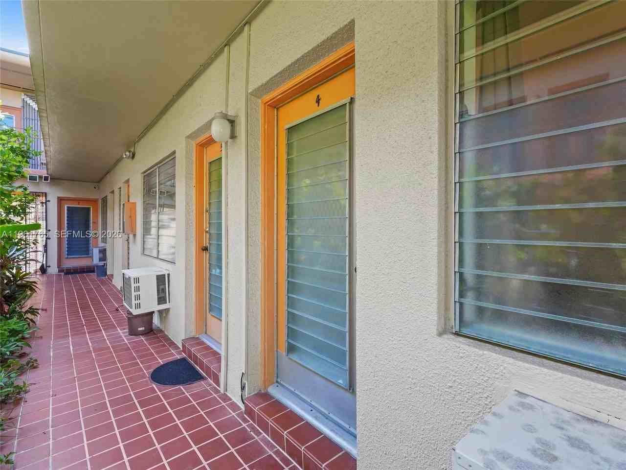 1060 Pennsylvania Ave #4 - Photo 6 of 11