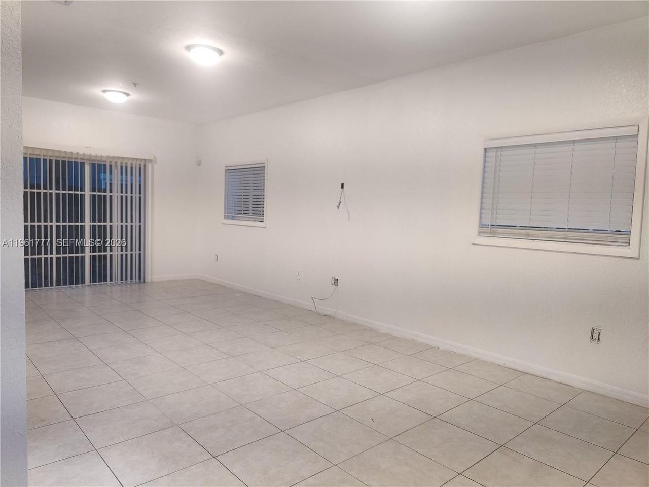 3928 Sw 52nd Ave #F6 - Photo 3 of 14