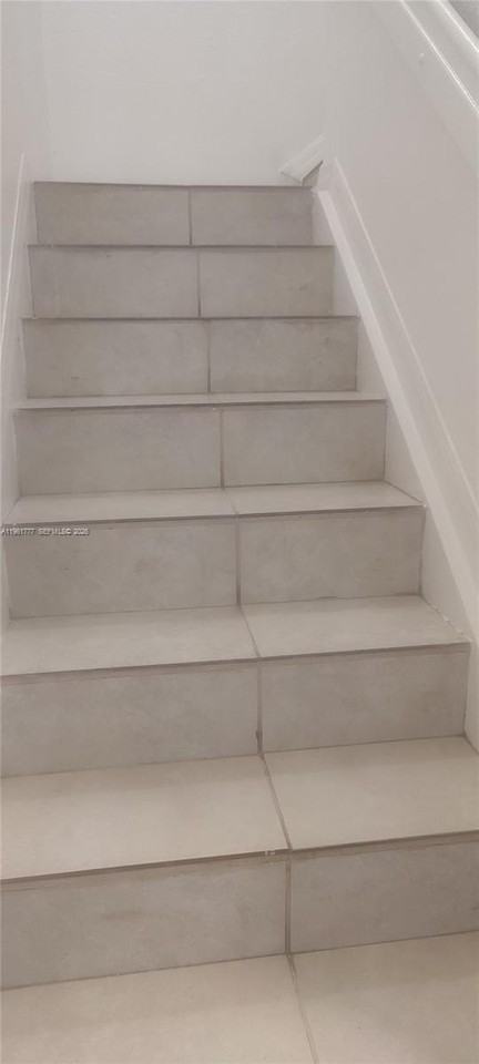 3928 Sw 52nd Ave #F6 - Photo 5 of 14