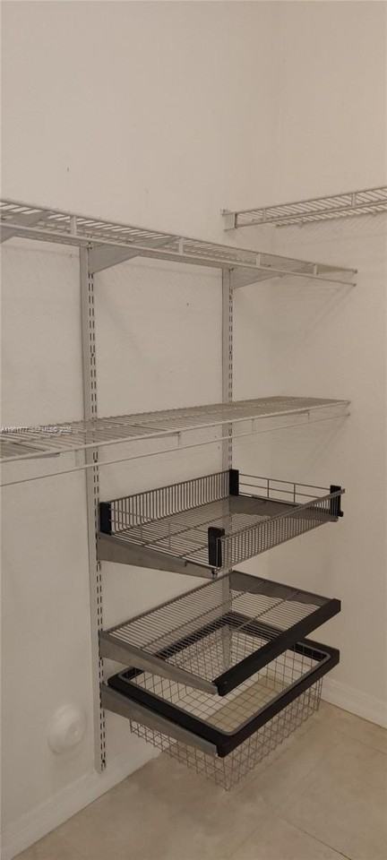 3928 Sw 52nd Ave #F6 - Photo 6 of 14