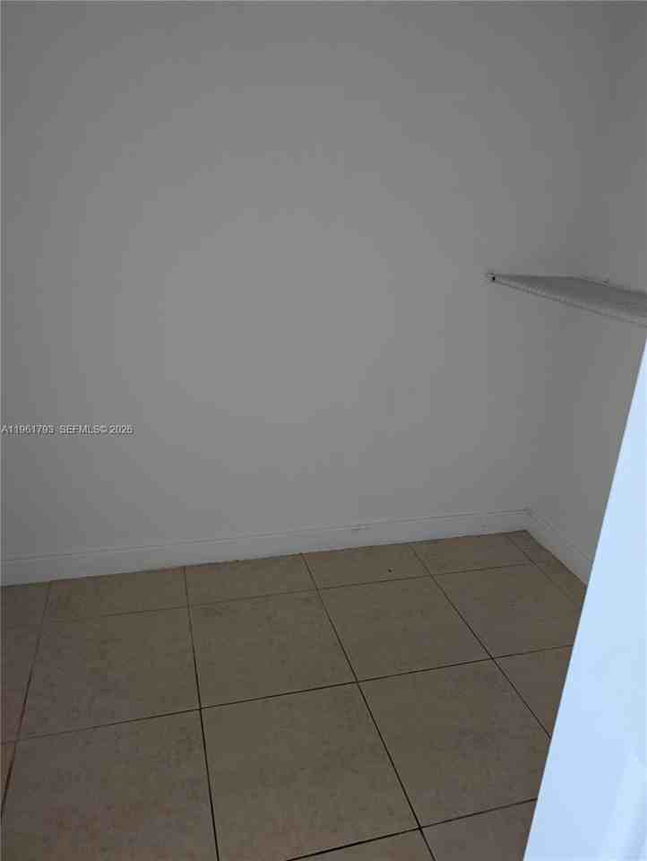 11930 Ne 19th Dr #26 - Photo 5 of 13